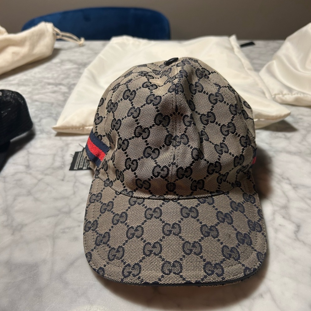 Gucci web hat grey with travel bag